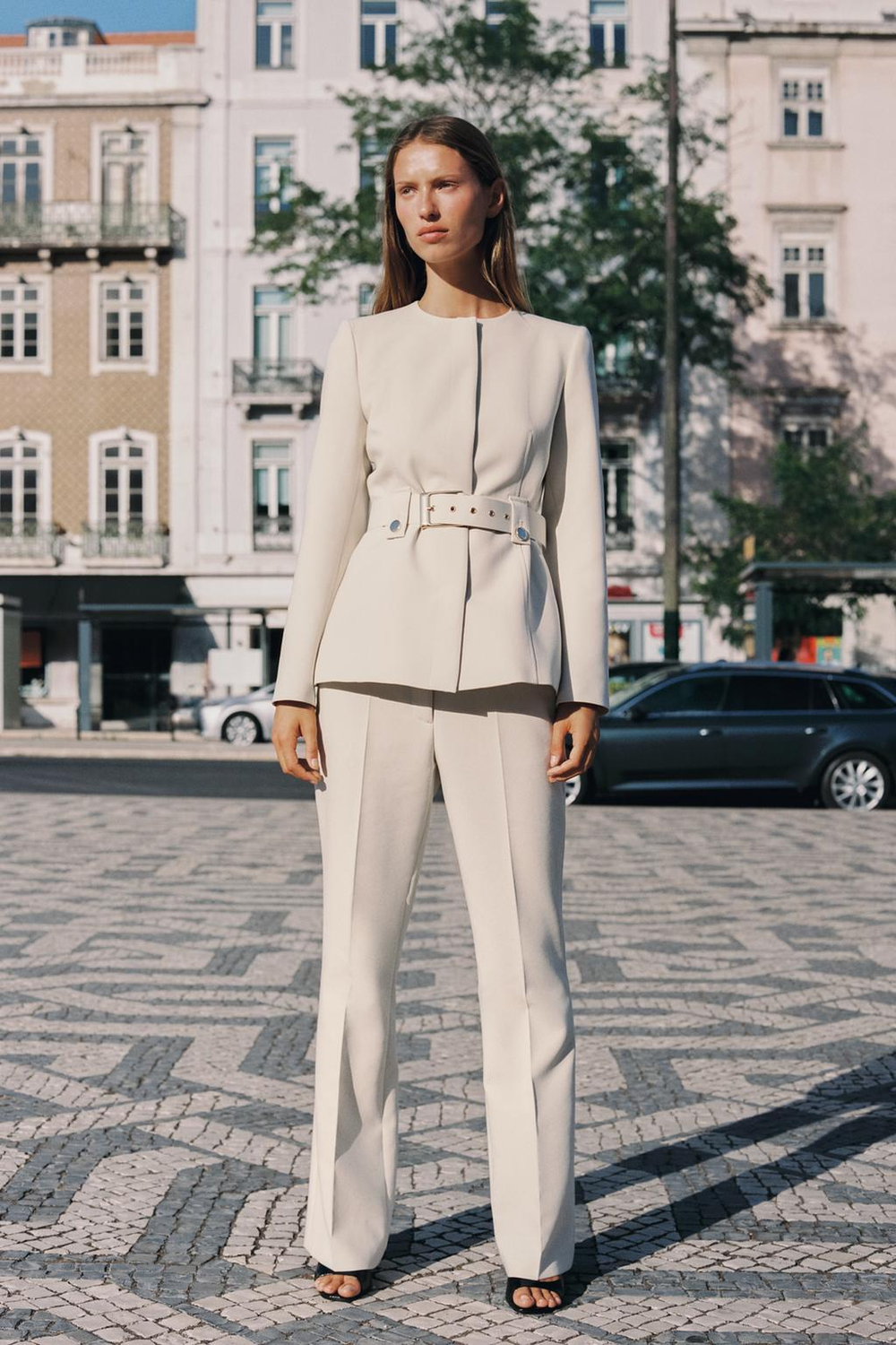 ZARA ПРИТАЛЕННЫЙ БЛЕЙЗЕР С ПОЯСОМ, ЦВЕТ СЛОНОВОЙ КОСТИ