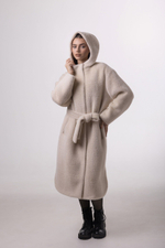 Пальто с капюшоном утепленное