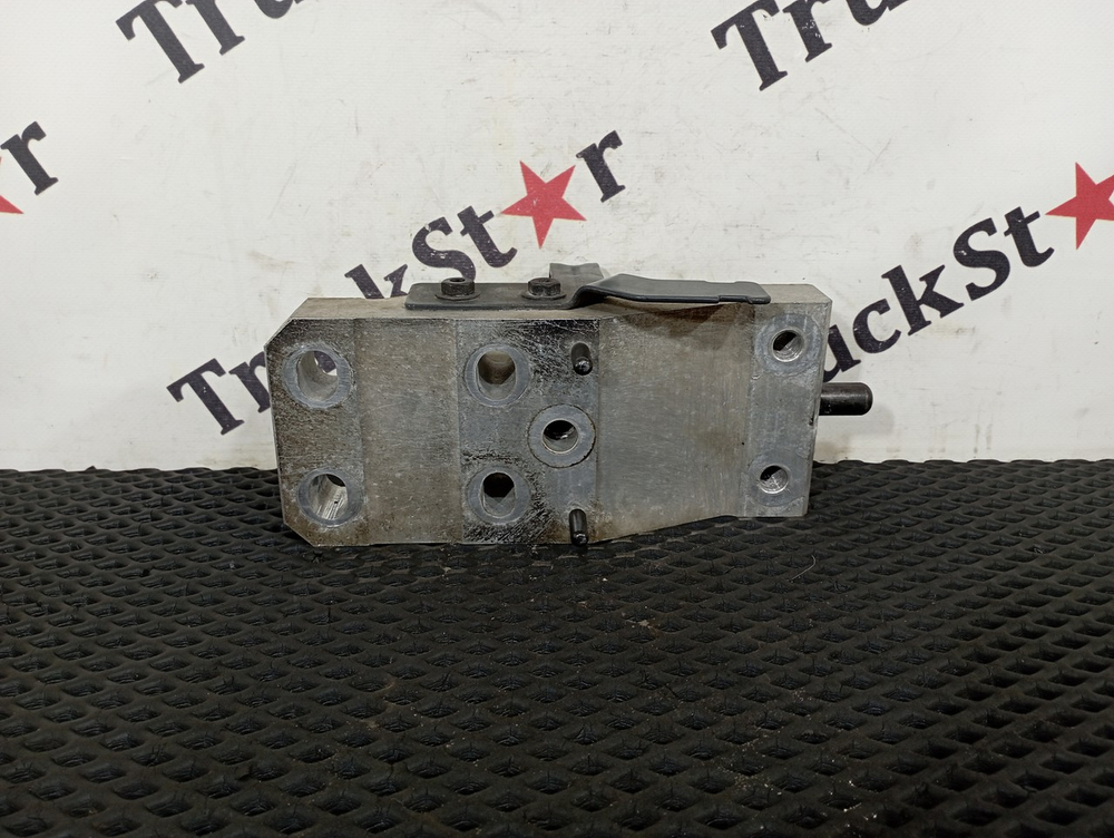 Кронштейн торсиона кабины 2020г