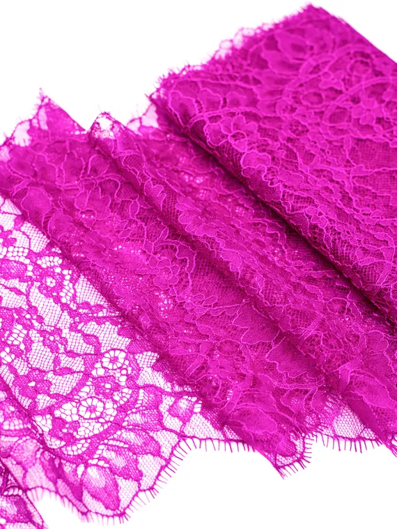 01-47 Кружево шантильи 22 см, фуксия