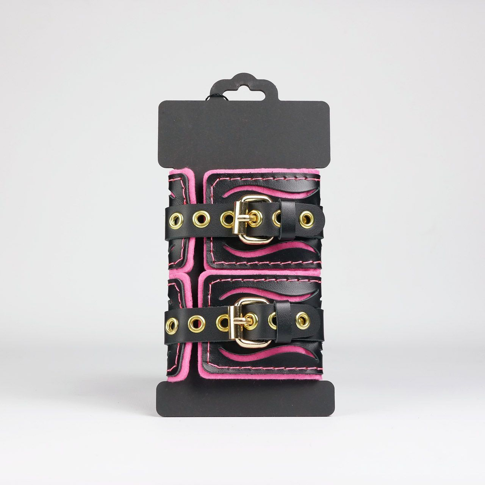 Черные кожаные наручники с розовой строчкой