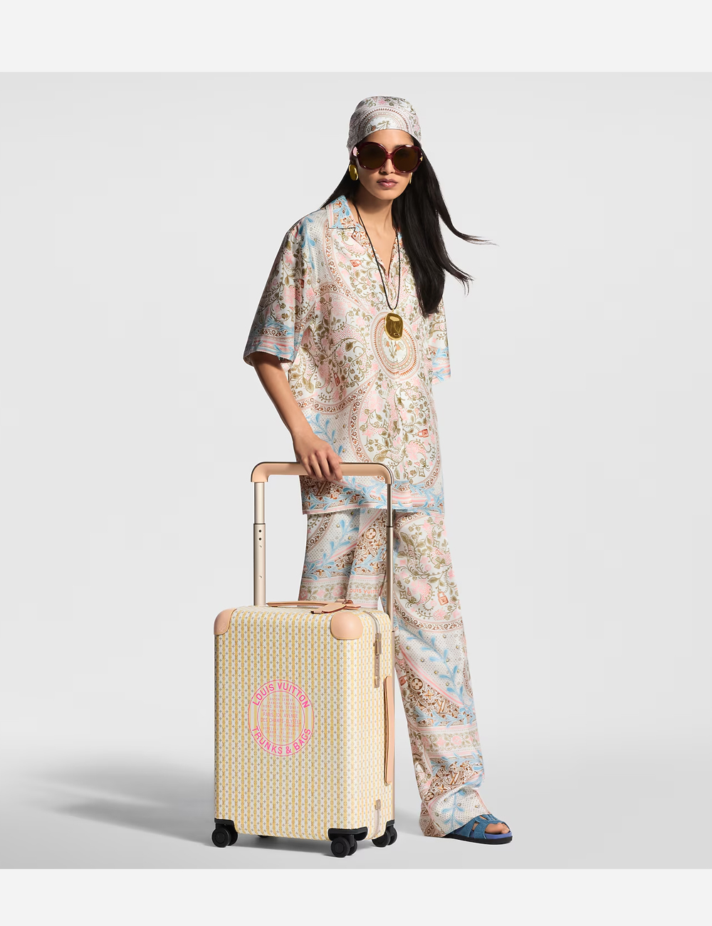 Чемодан Louis Vuitton Horizon 55 Monogram Canvas "Banana Yellow"
