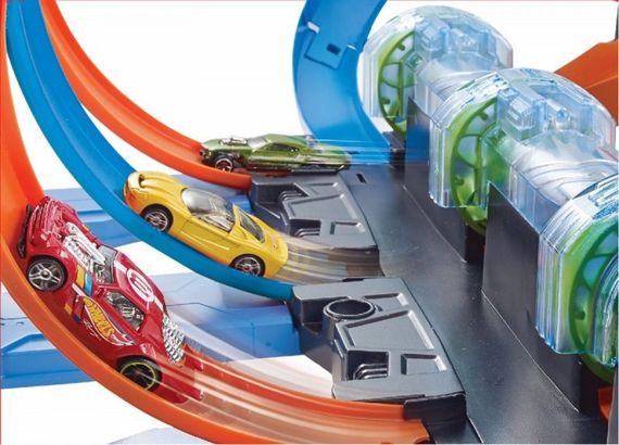 Mattel Hot Wheels FTB65 Хот Вилс Игровой набор "Винтовое столкновение"