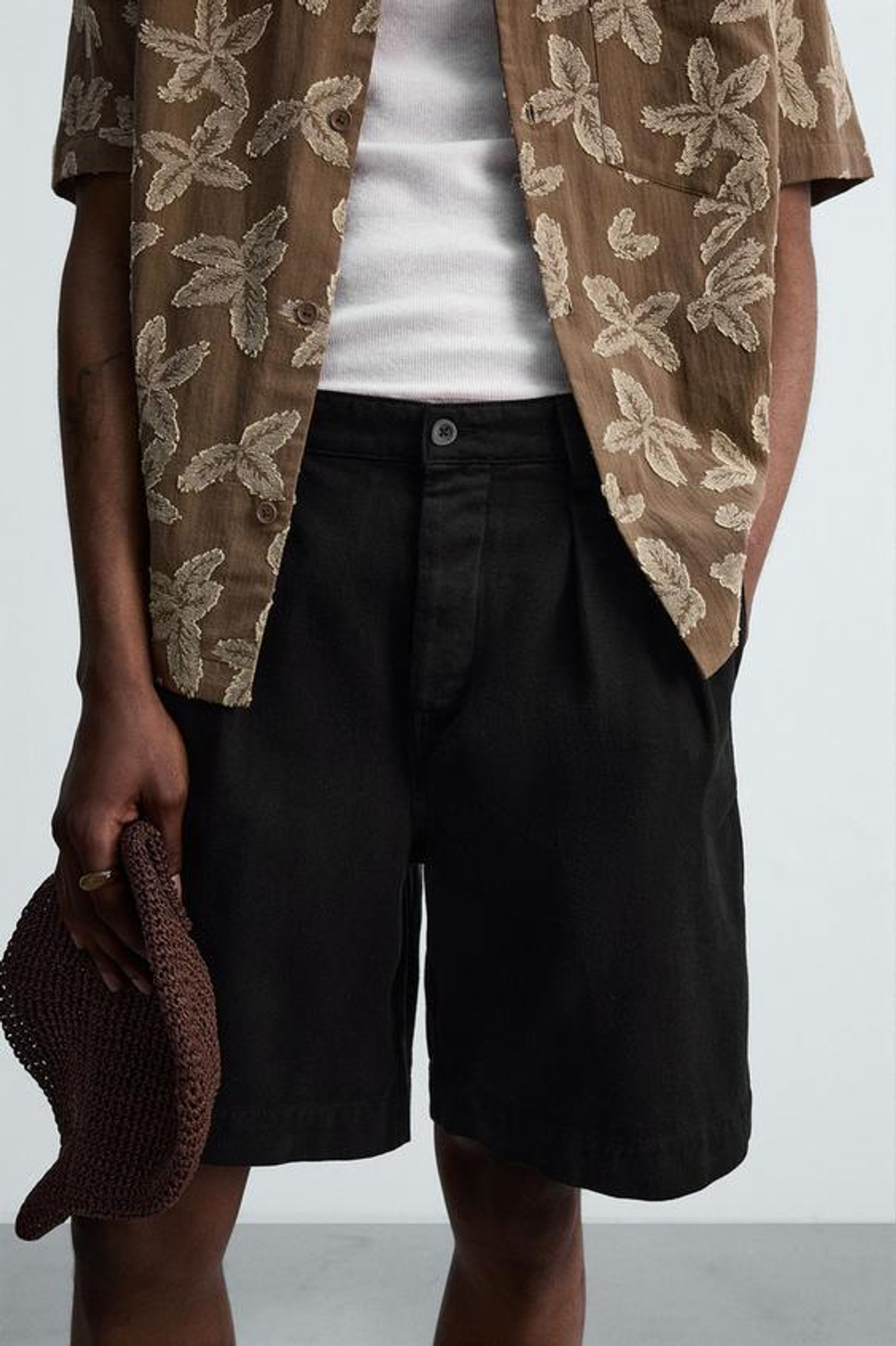 ZARA ШОРТЫ RELAXED FIT СО СКЛАДКАМИ, ЧЕРНЫЙ