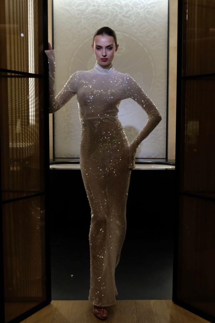 Платье закрытое с пайетками