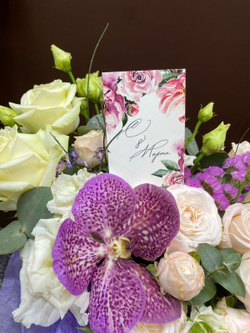 Букет 8 Марта М-10