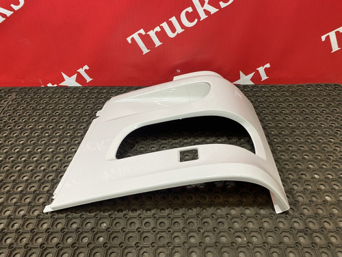 Облицовка фары левой