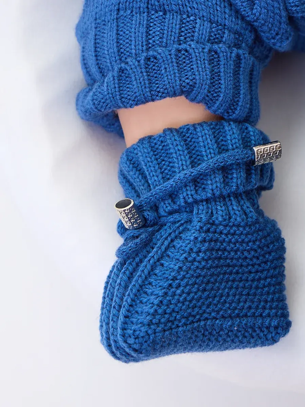 Комплект вязаный новорожденному: комбинезон+шапка+пинетки