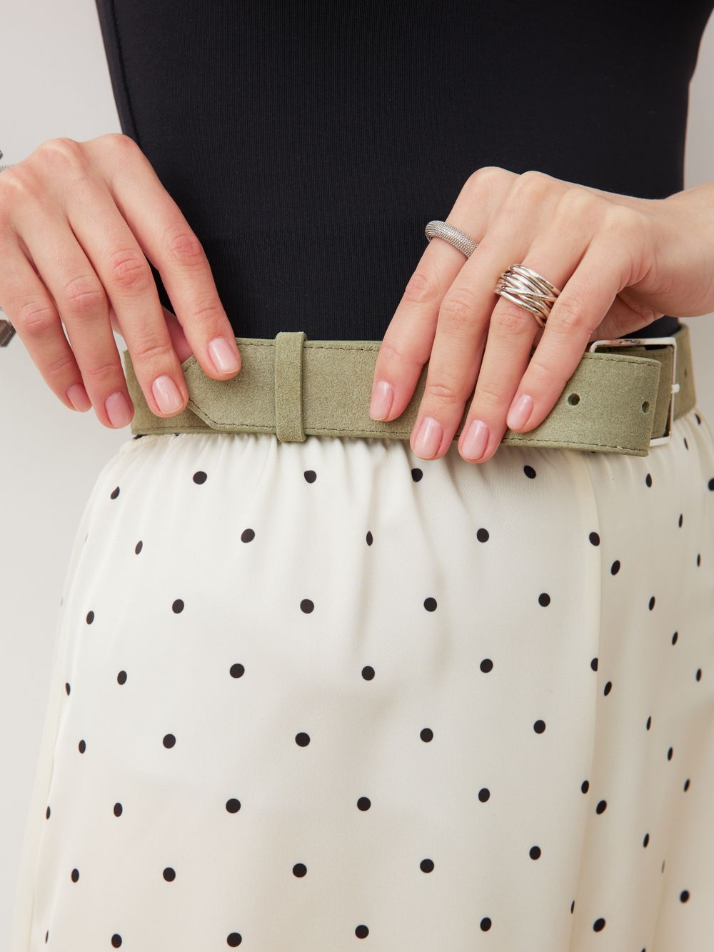 БАЗОВЫЙ РЕМЕНЬ С ПРЯМОУГОЛЬНОЙ ПРЯЖКОЙ ЗАМША ФИСТАШКОВЫЙ