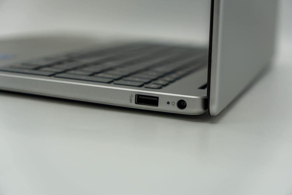 Ноутбук HP 15-fd0888TU Laptop 15 ( i7-1260P )