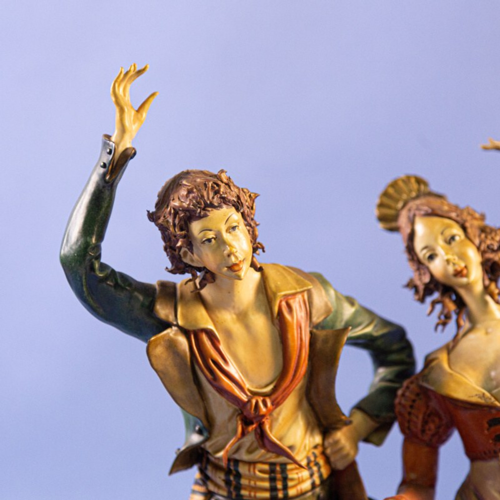 Фарфоровая мануфактура Capodimonte «Танцующая пара»