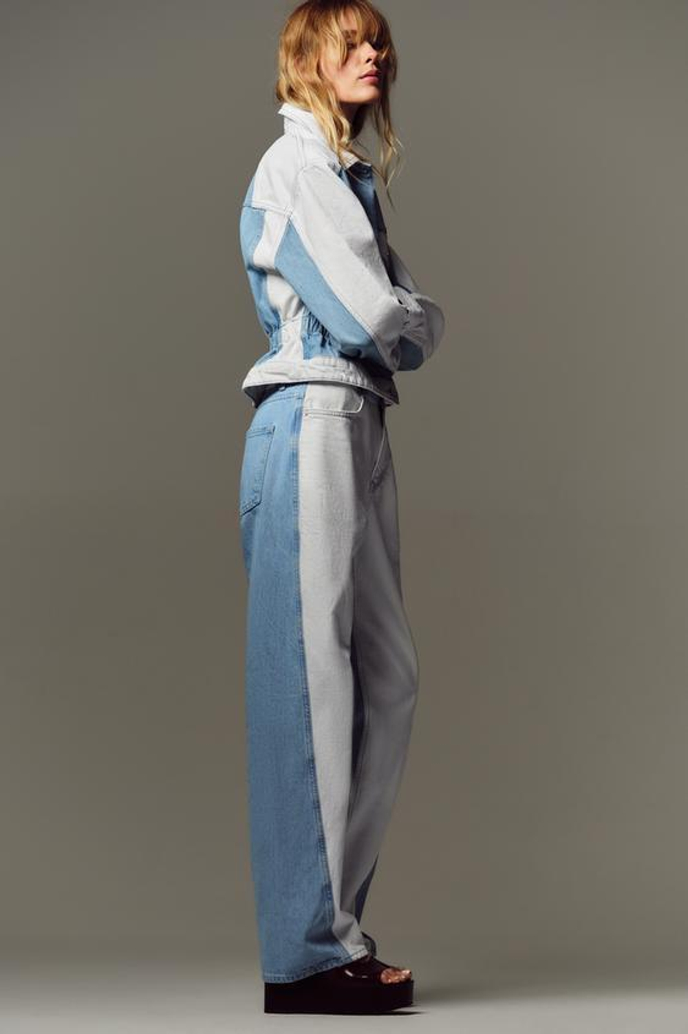 ZARA ДЖИНСЫ Z1975 STRAIGHT СО СРЕДНЕЙ ПОСАДКОЙ И КОМБИНИРОВАННОЙ ВАРКОЙ, ВЫЦВЕТШИЙ СИНИЙ