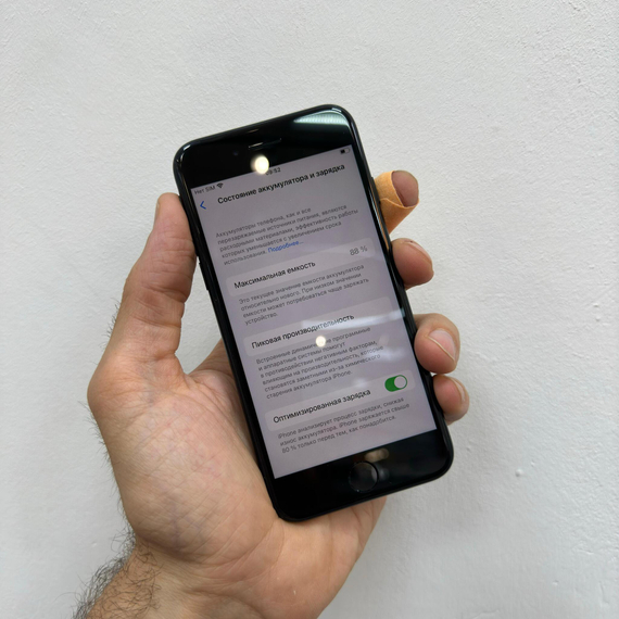 Apple iPhone Se 2020 64GB АКБ 88% (Без комплекта)