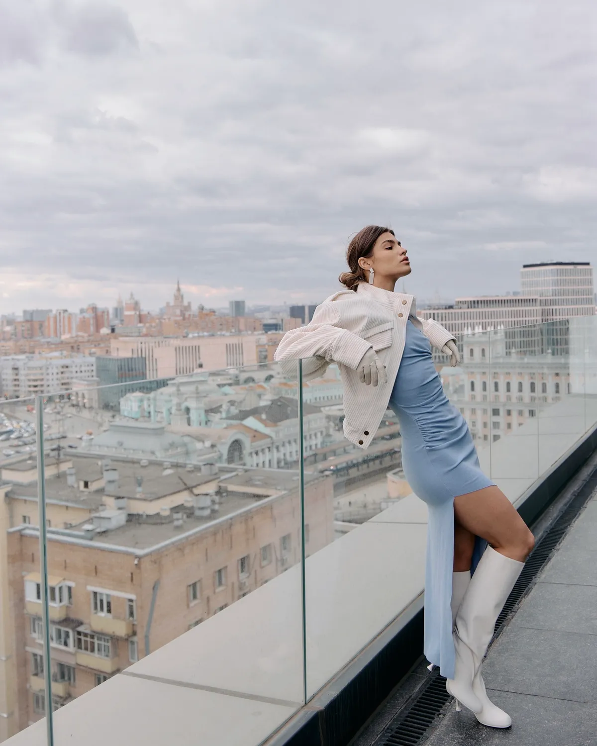 Бомбер из вельвета молочный