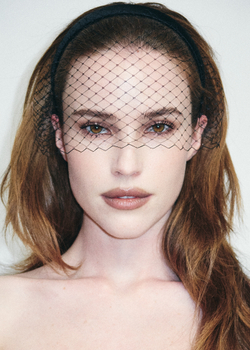 Вуаль на тонком ободке укороченная