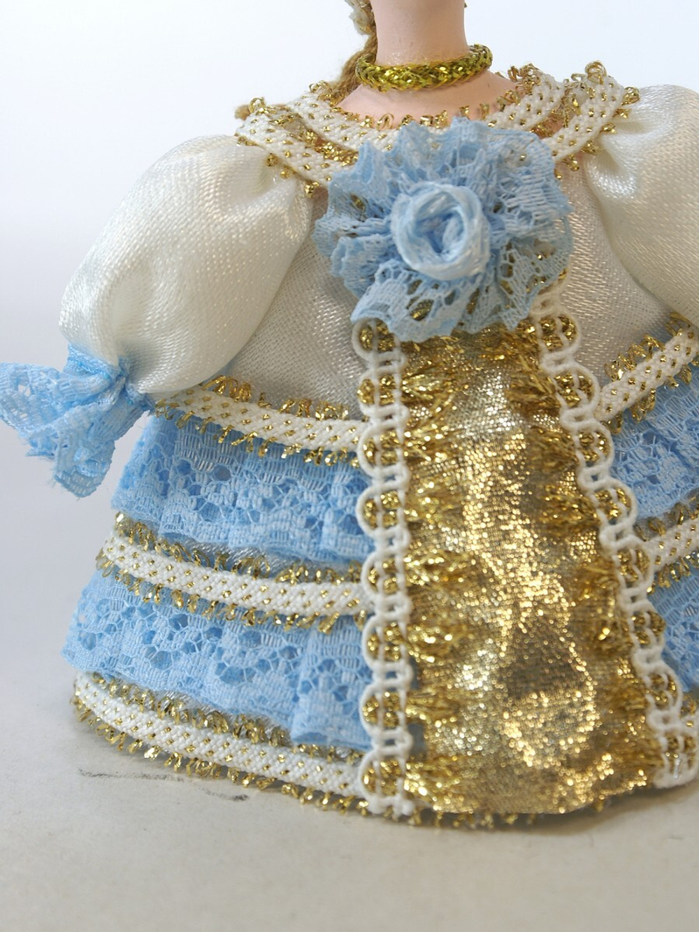 Кукла-подвеска Дама в бальном платье.