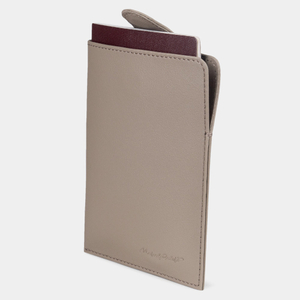 Обложка-кармашек для паспорта London из кожи теленка, бежевого цвета