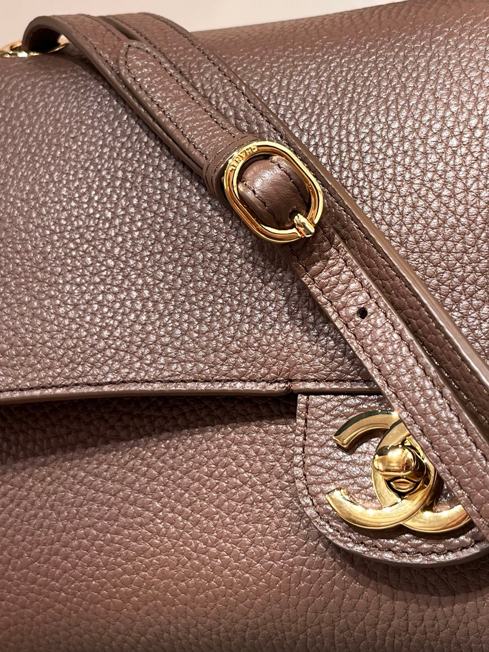 Chanel Maxi Flapbag 32 cm