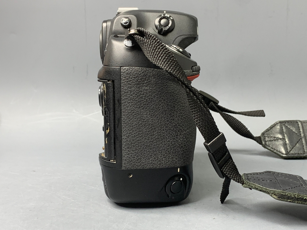 Nikon D2X 43000 кадров