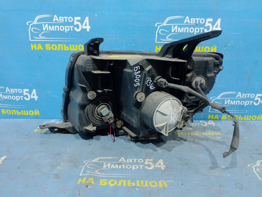 Фара передняя правая MITSUBISHI PAJERO 2006-2011