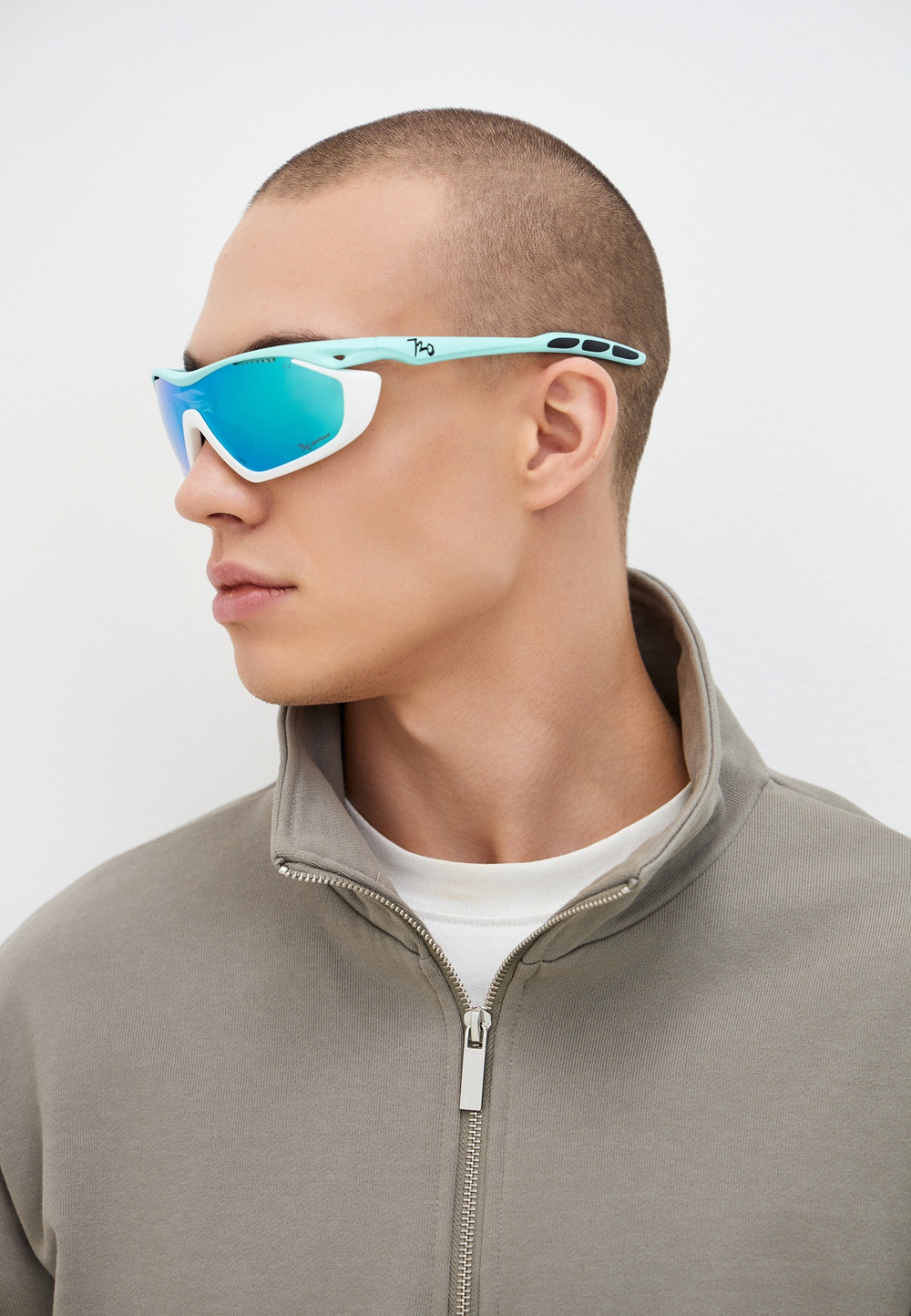Спортивные очки 720armour Analog Pro / Matte Aquamarine / Matte White Gasket / Smoke Full Blue Ti Lens