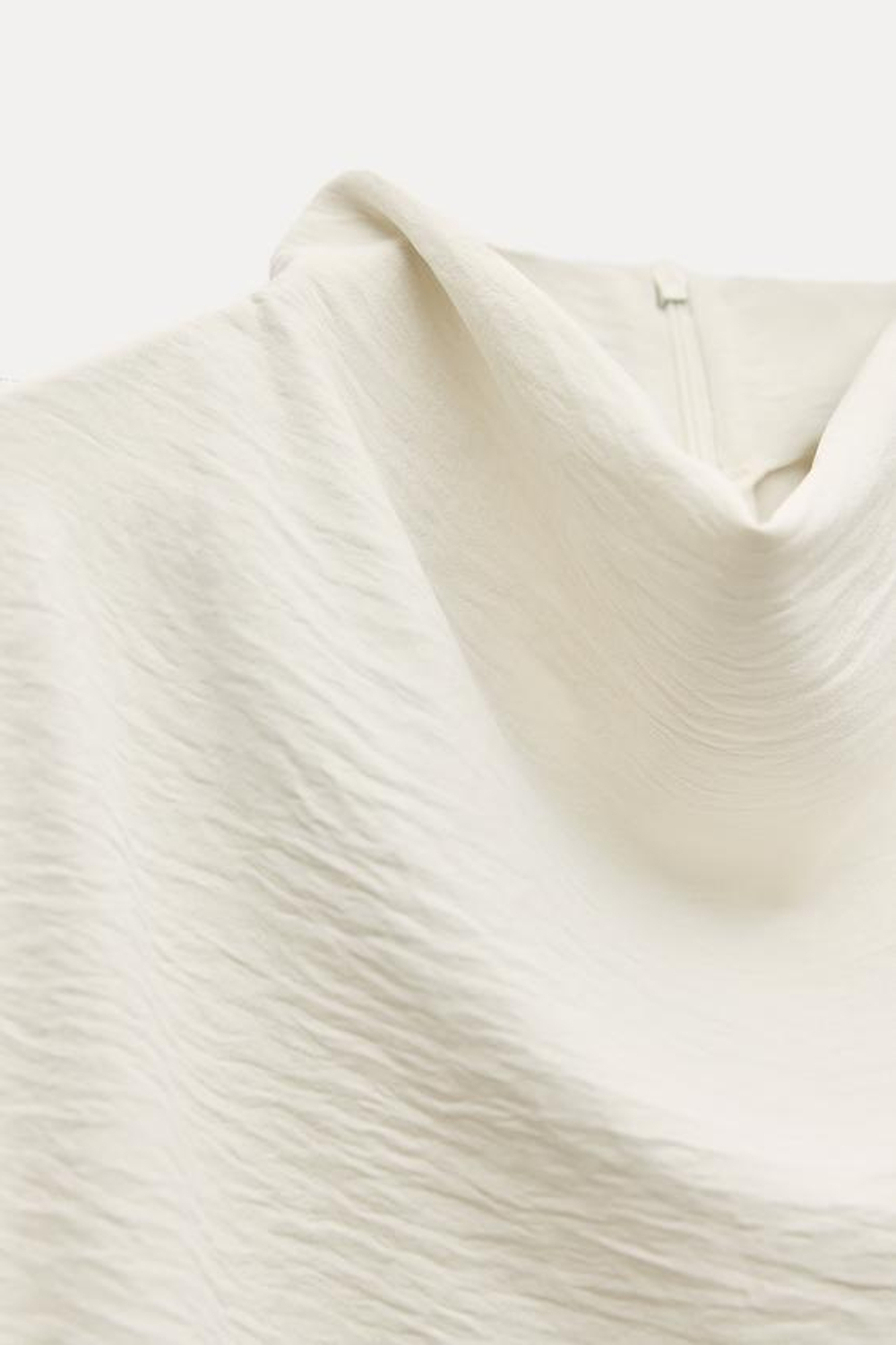 ZARA СТРУЯЩИЙСЯ ТОП СО СБОРКАМИ, ПЕСОЧНЫЙ