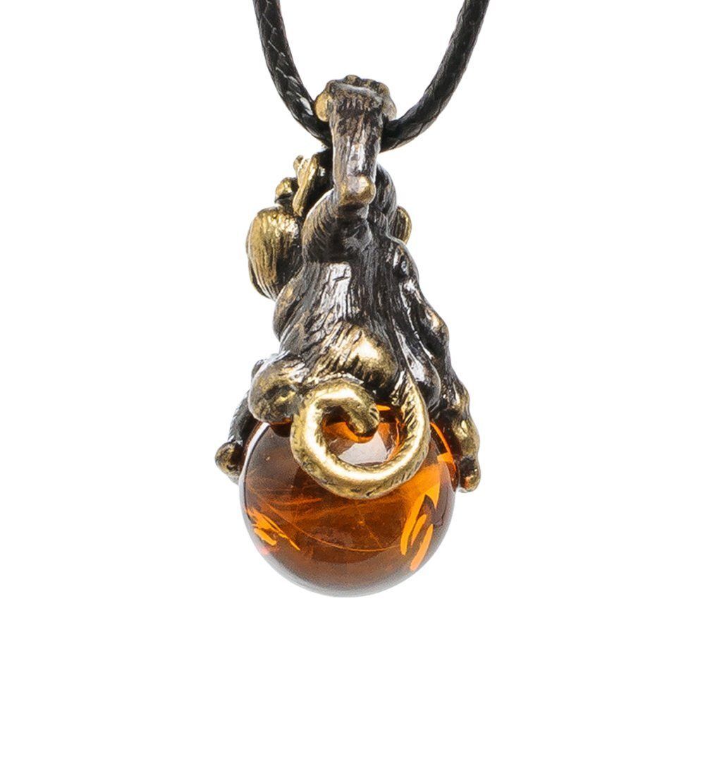 AM-1686 Подвеска «Счастливая макака» (латунь, янтарь)