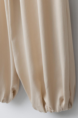 ZARA БРЮКИ БОМБАЧО С ЗАЩИПАМИ, СВЕТЛО-БЕЖЕЫЙ