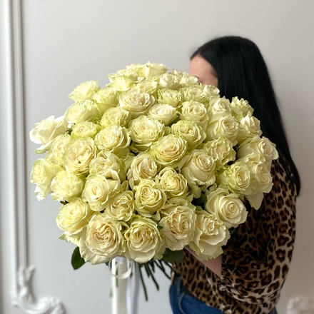 Букет из 51 белых эквадорских роз