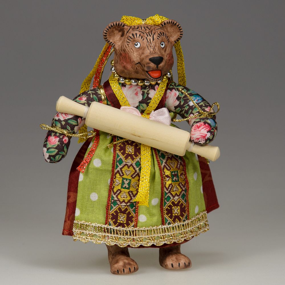 Ёлочная игрушка Медведица "Маша" со скалкой