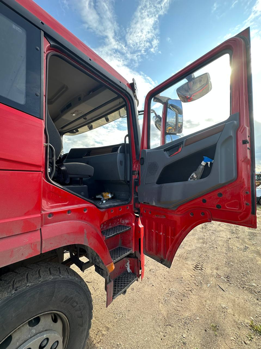 Shacman (Shaanxi) SX* 8x4 Автобетоносмеситель SX5318GJB6T326 (Дизельный, 11,6 л, 369 л.с., МТ)