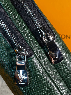 Сумка-мессенджер Louis Vuitton