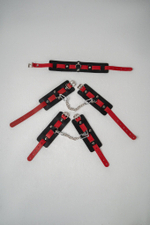 Черно-красный набор фиксаций: наручники, оковы и ошейник (Цвет: черный с красным)