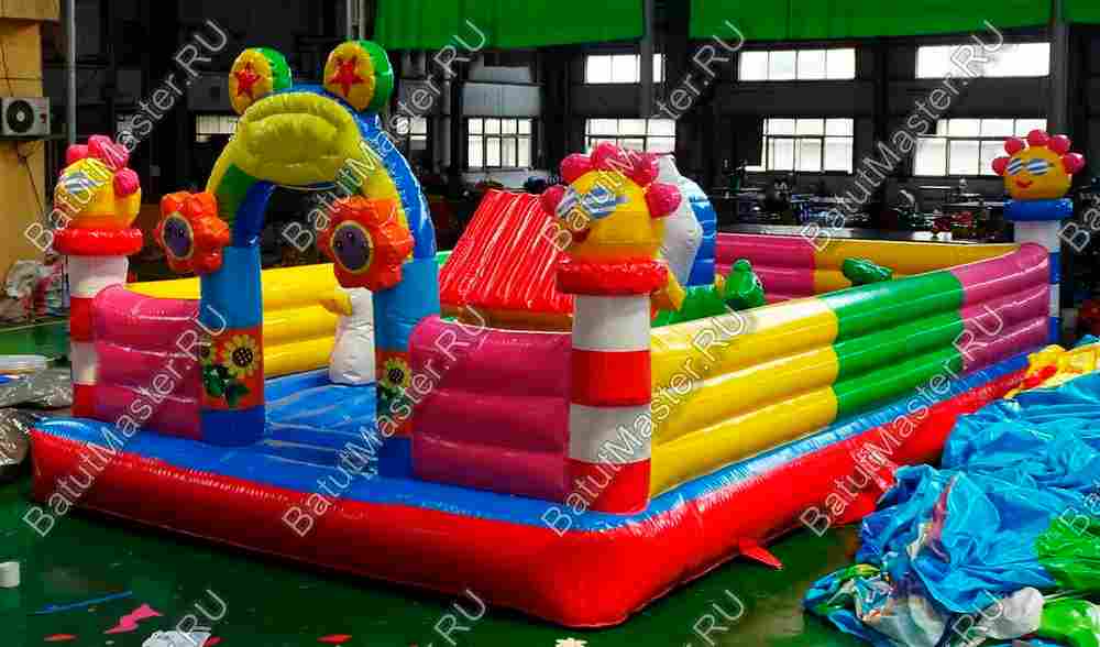 Надувной батут "Домик уточки", 8*5*3 м