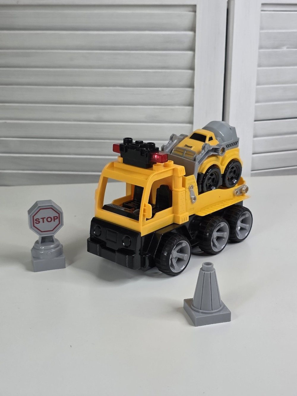 Конструктор блочный Автомобиль Спецтехнка с фигурками (200408409)