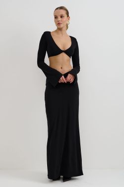 Лонгслив с рукавами клеш из вискозы черного цвета