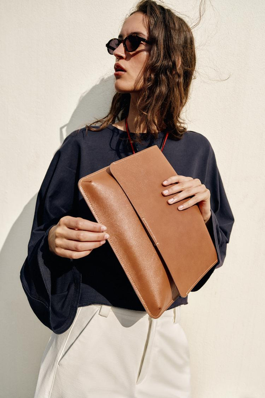 ZARA КОЖАНЫЙ ЧЕХОЛ ДЛЯ IPAD, КОРИЧНЕВЫЙ