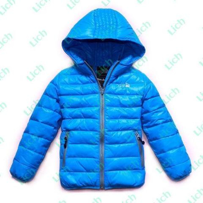 Пуховик однотонный стеганый, с капюшоном