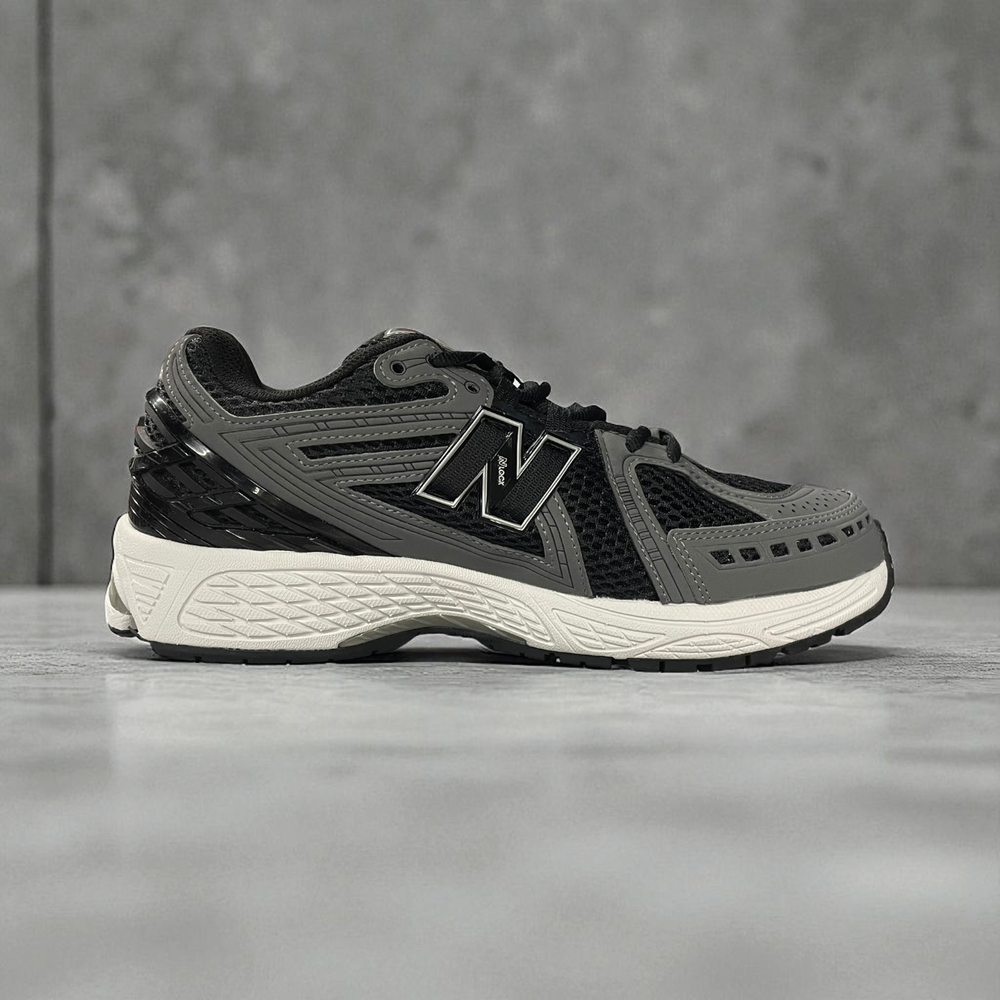New Balance 1906R • Black Gray