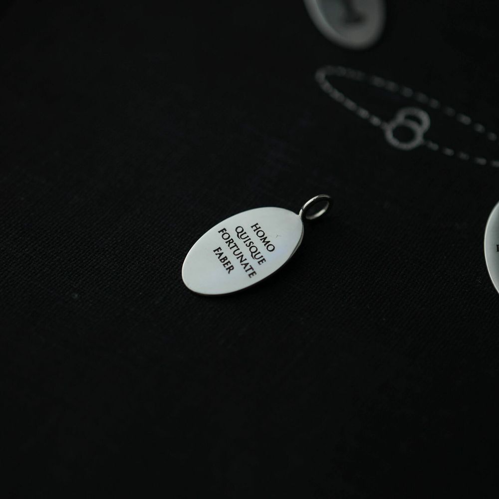 Подвеска Каждый человек, творец своей судьбы