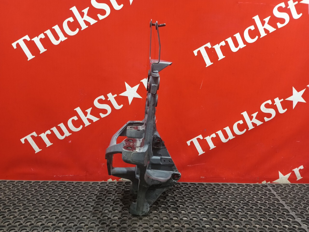 Кронштейн рессоры передней правый 2018г.