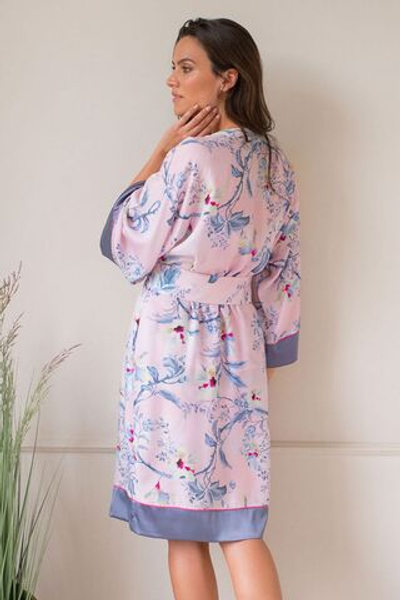 Элегантный халат-кимоно из вискозы с цветочным принтом (Размер: M-L) (Цвет: сиреневый)