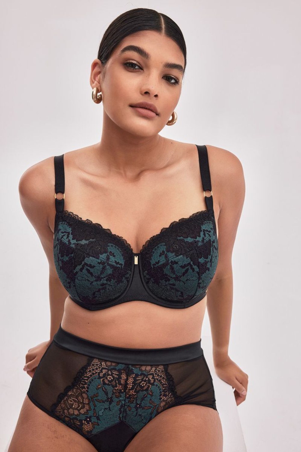 Роскошный бюстгальтер с чашками на тонком поролоне Moon (Размер: 70H) (Цвет: черный)