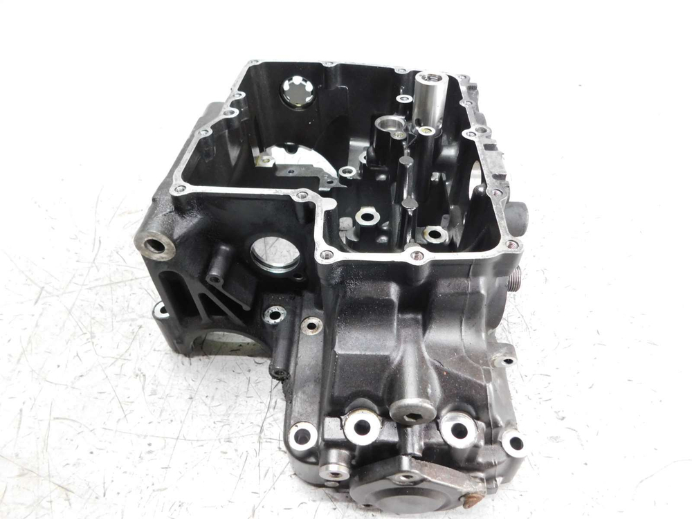 Нижняя часть картера Yamaha FZ1 Fazer RN21J N518E