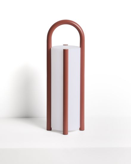 Большая портативная настольная лампа Leros из полиэтилена и стали терракотового цвета