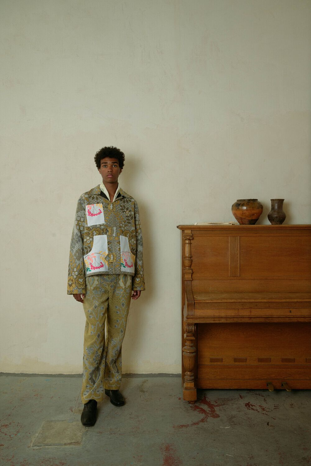 Купить Куртка Soeurs с Вышивкой Рябины / Hand-Embroidered Romanberry Pockets серая Куртка Soeurs с Вышивкой Рябины / Hand-Embroidered Romanberry Pockets серая