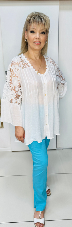 Белая ажурная блузон-туника на пуговицах