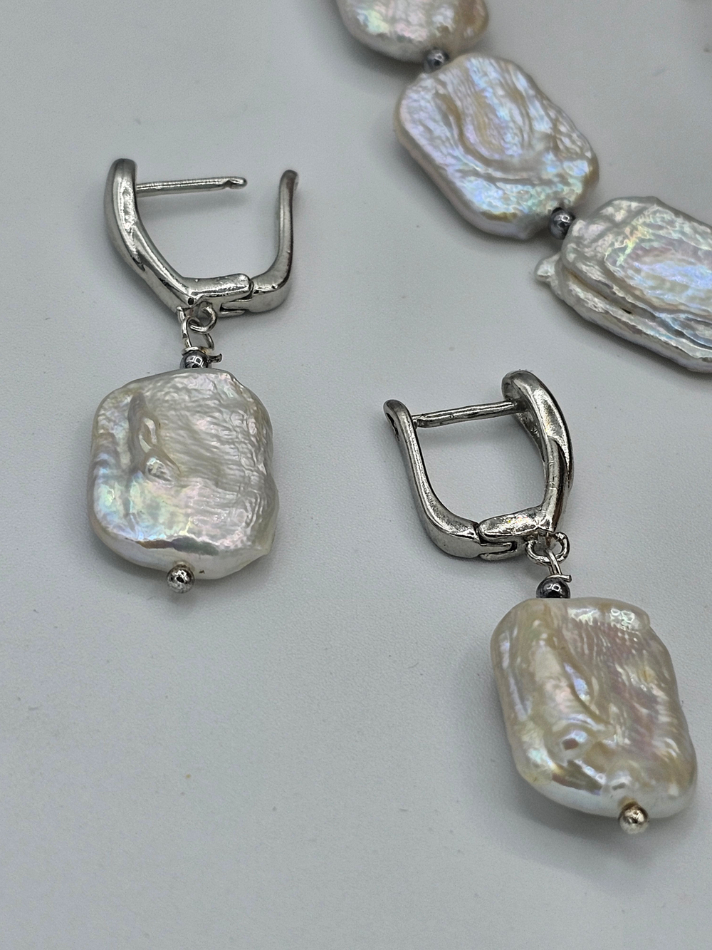 Комплект украшений авторский из культивируемого жемчуга "Принцесса! НЕТ! Королевна!". Колье и серьги.