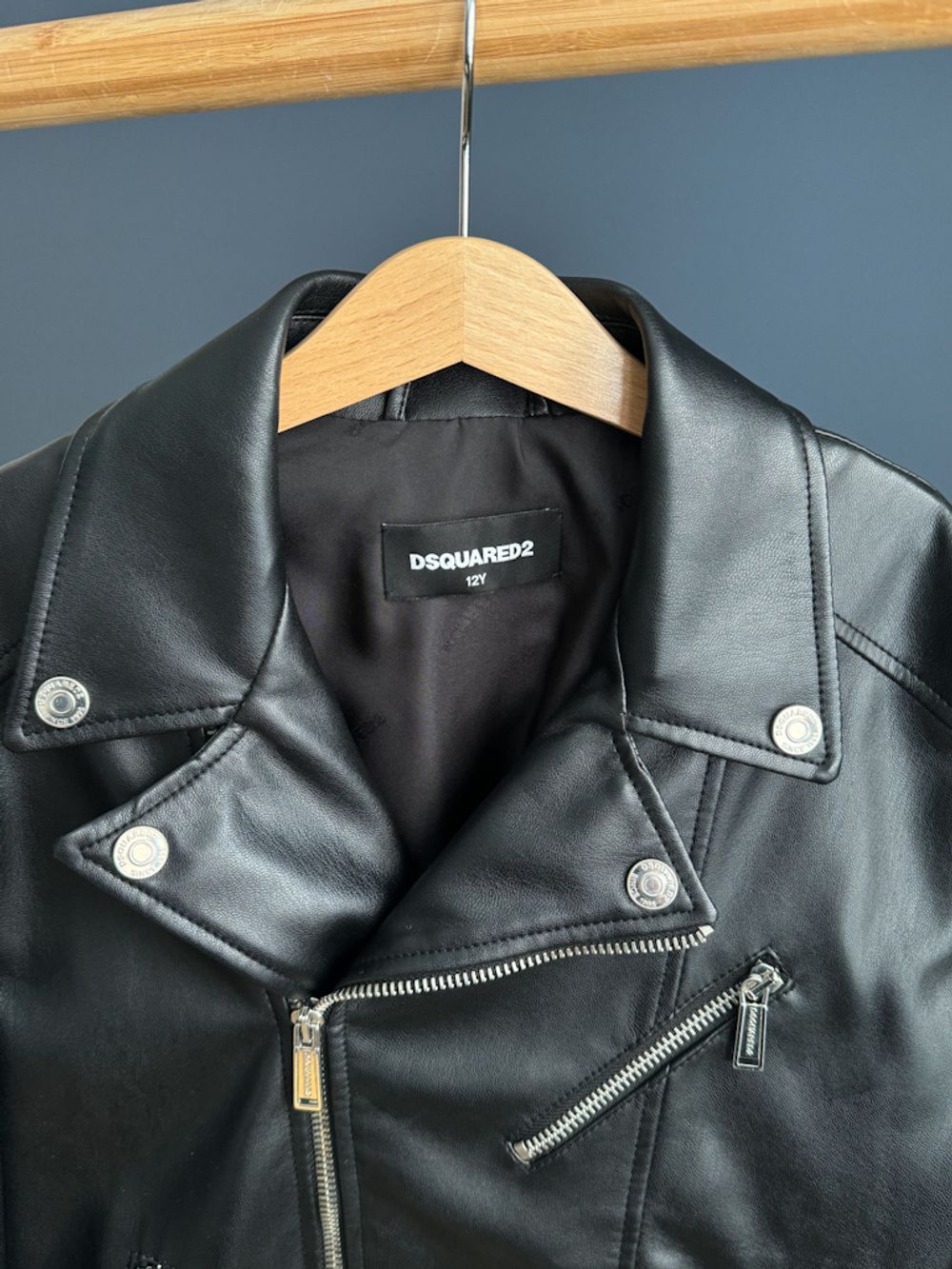 Новая кожаная куртка Dsquared2, 152