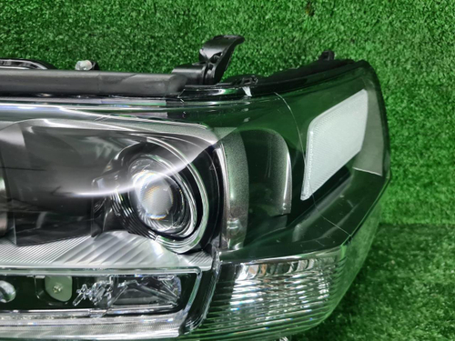Фара левая Toyota Land Cruiser 200 (2015-2021) LED Black